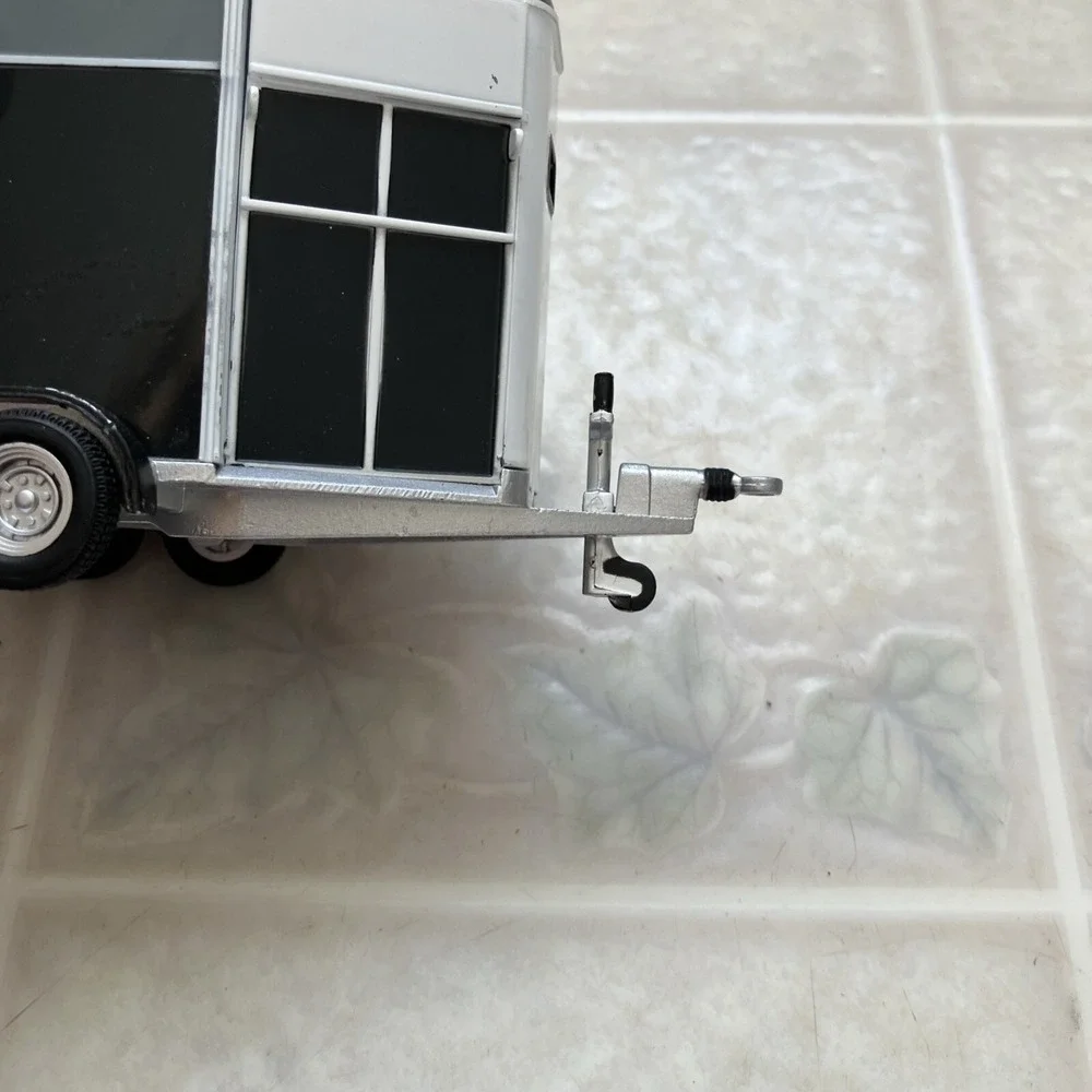 Ertl‎ Horse Livestock Trailer Britains LTD 2006 Black Grey & White 1/32 Scale